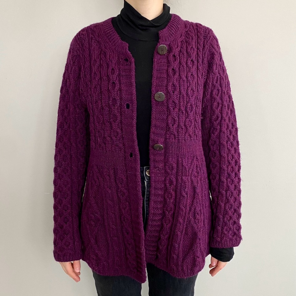 Carraig Donn Ireland 100% merino wool cable knit fisherman’s cardigan sweater. 💜